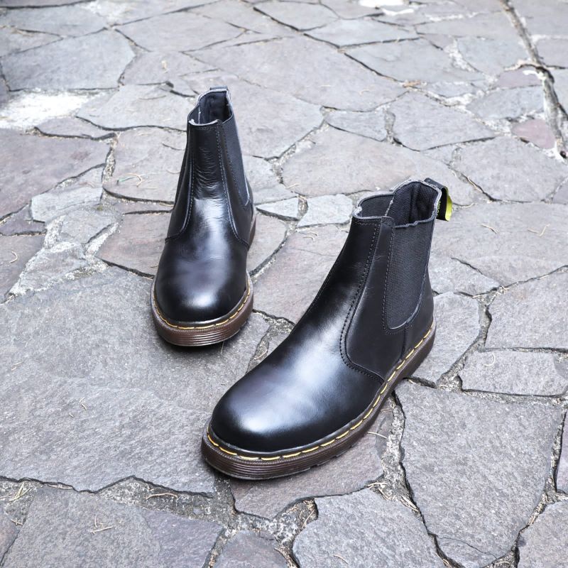 Chelsea boots pria hitam sepatu boots tanpa tali sepatu boots docmart Boston Footwear sepatu Chelsea boots kulit asli sepatu Chelsea boots docmart dokmart