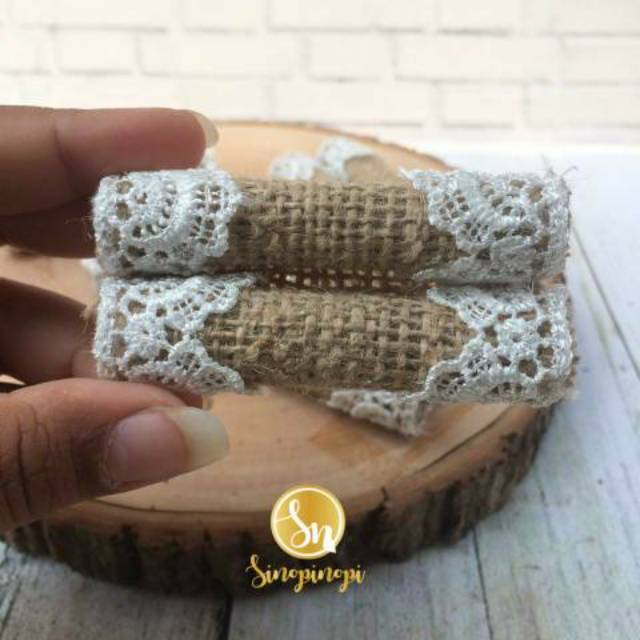 MANEKIN CINCIN RENDA | TEMPAT BANTALAN GONI RENDA PUTIH PERHIASAN | LAMARAN NIKAH BAHAN KERAJINAN HI