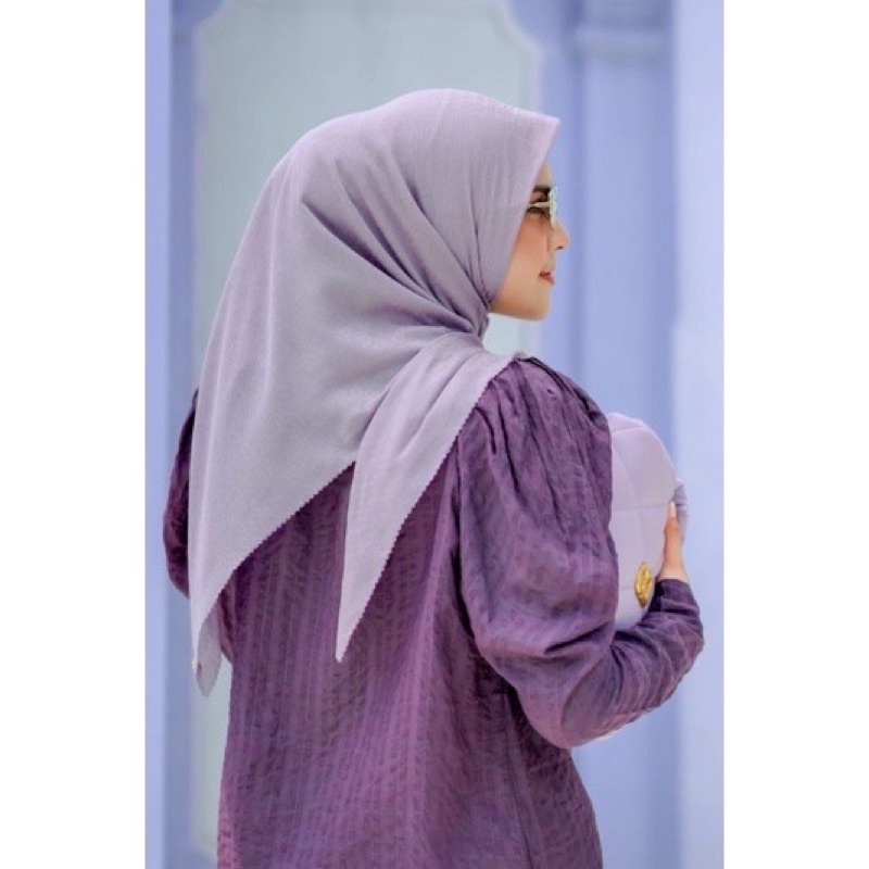 Buttonscarves everyday tapis embossed Rhubarb