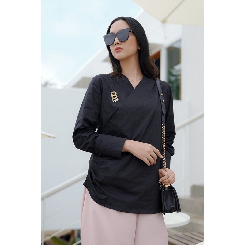 BENANG JARUM KANA BLOUSE BLACK NEW | BUTTONSCARVES DISNEY SERIES