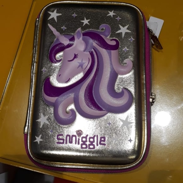 

Kotak pensil smiggle