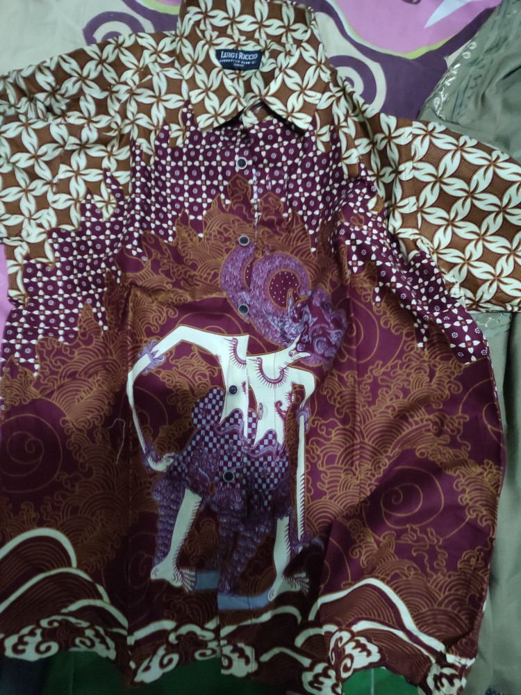 Luigi Riccio Kemeja Batik Pria Lengan Panjang Motif Wayang Lsr189.1
