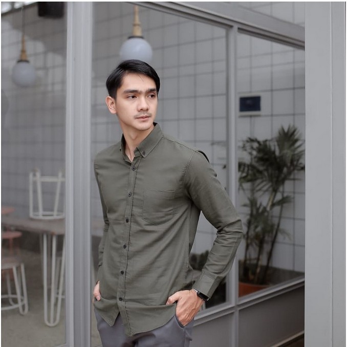 Kemeja Cowok polos lengan panjang slimfit hem pria kantor hitam navy putih maron army