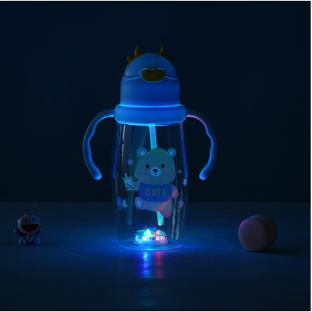 Botol Minum Anak Lighting Motif / Karakter Sapi Dengan Lampu LED 2 In 1 Gagang + Tali 550ml B889