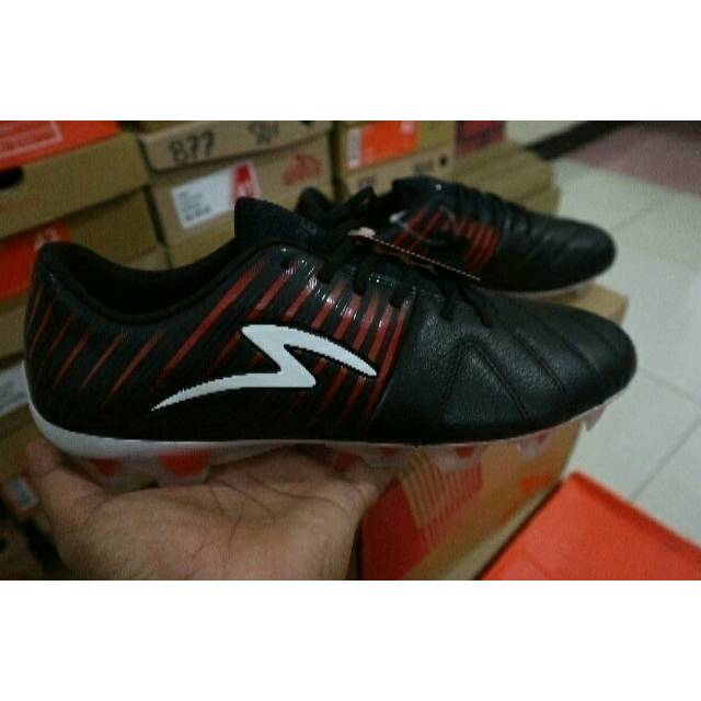 Sepatu sepak Bola specs Barricada Lea