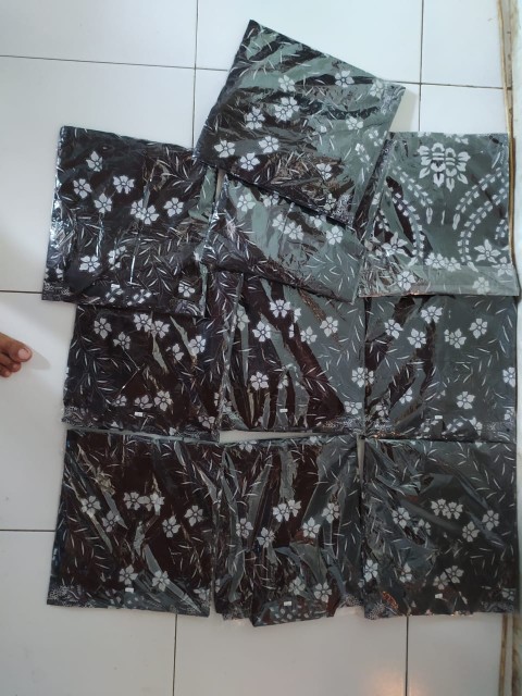 Kemeja Batik Cowok Batik Kondangan Baju Pria Lengan Pendek Corak Wulu Putih