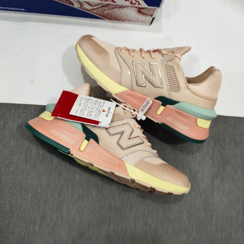 New Balance 997s beige Pink Sandstone