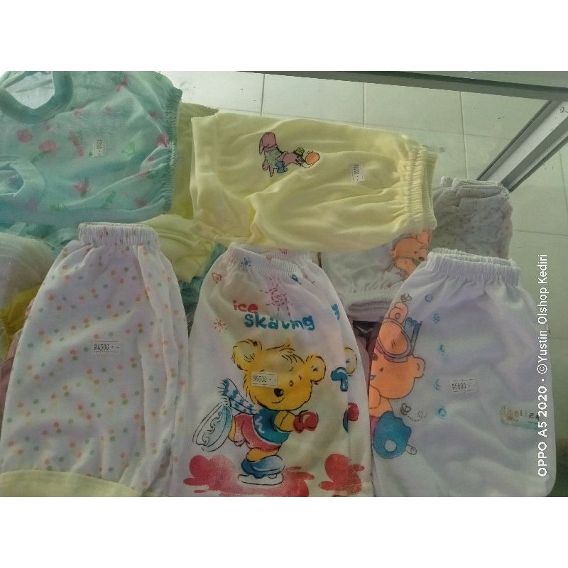 Celana pendek bayi usia 0-24 bulan bahan kaos halus