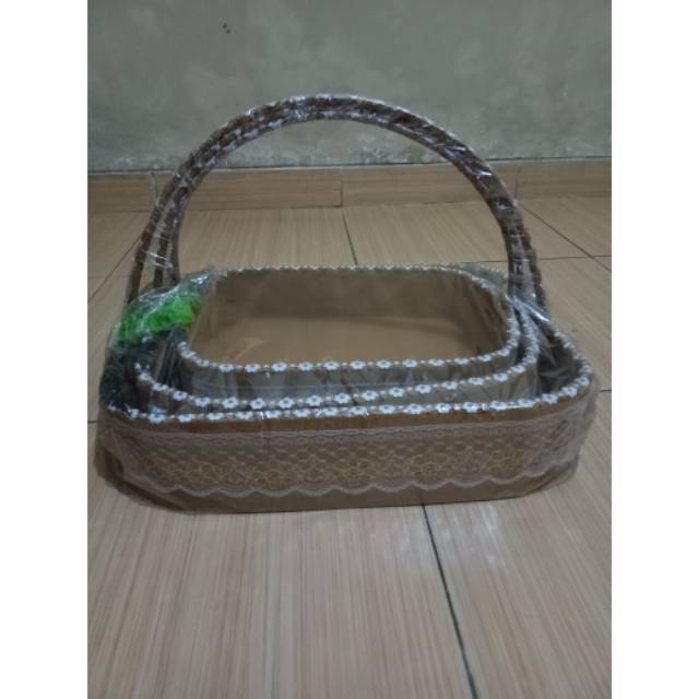 

KERANJANG BESAR WARNA ISI 3 / HANTARAN PERNIKAHAN