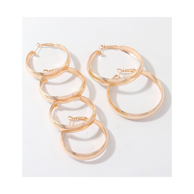 LRC Anting Tusuk Fashion Gold C-shaped Circle Earrings D46864