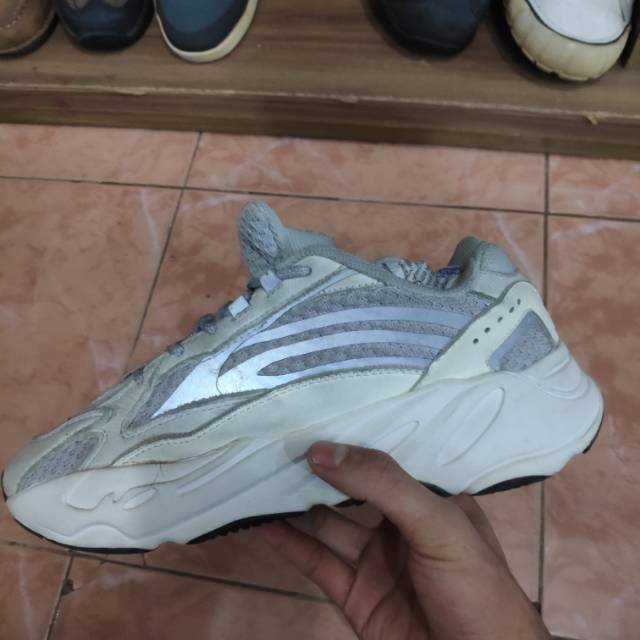 Adidas Yeezy Boost 700 V2