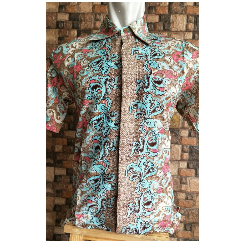 Kemeja Pria Motif Megamendung Dan Warna Lain