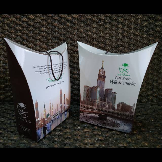 

Tas / Paper Bag Oleh - Oleh Haji & Umroh (Ukuran Besar) minim pembelian 25pcs