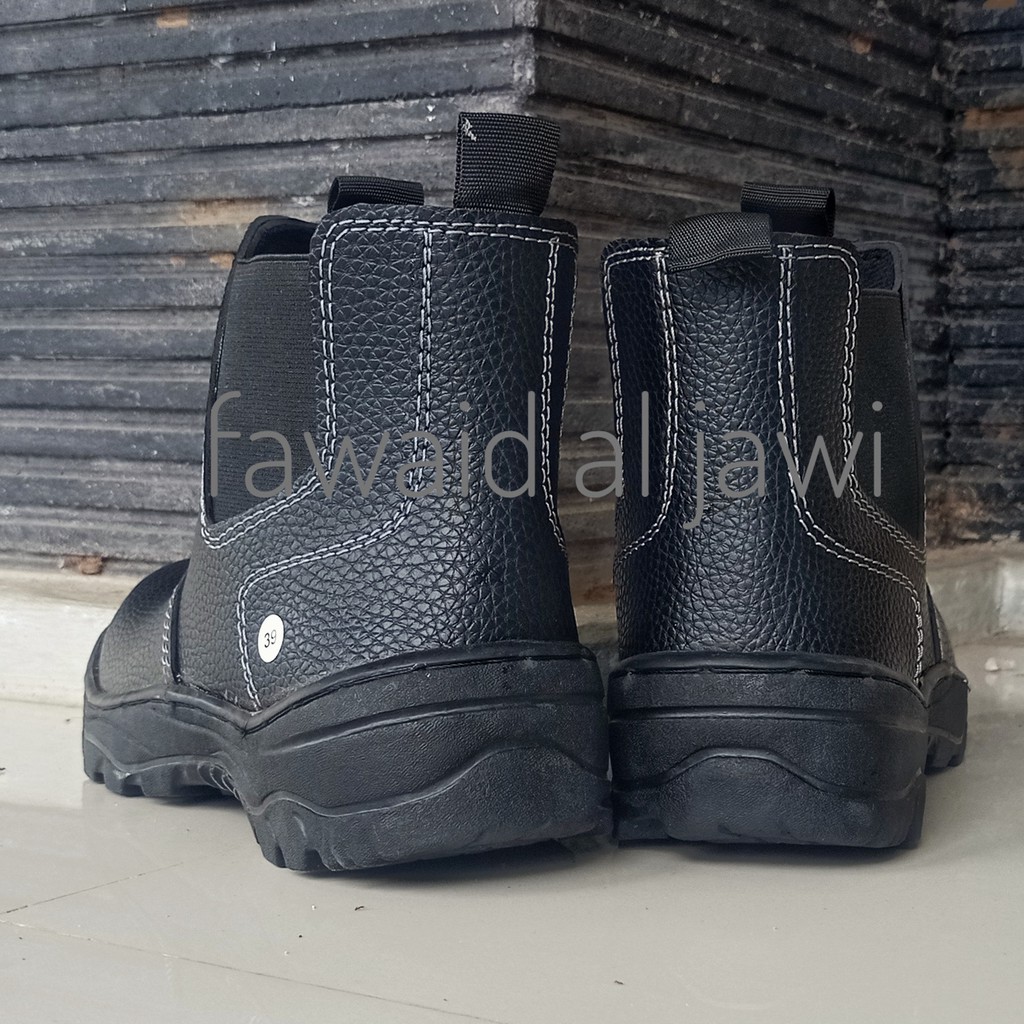 Sepatu Safety Shoes King SKN Kickers Hitam Ujung Besi Kulit Sword Slip On Termurah Proyek Pabrik