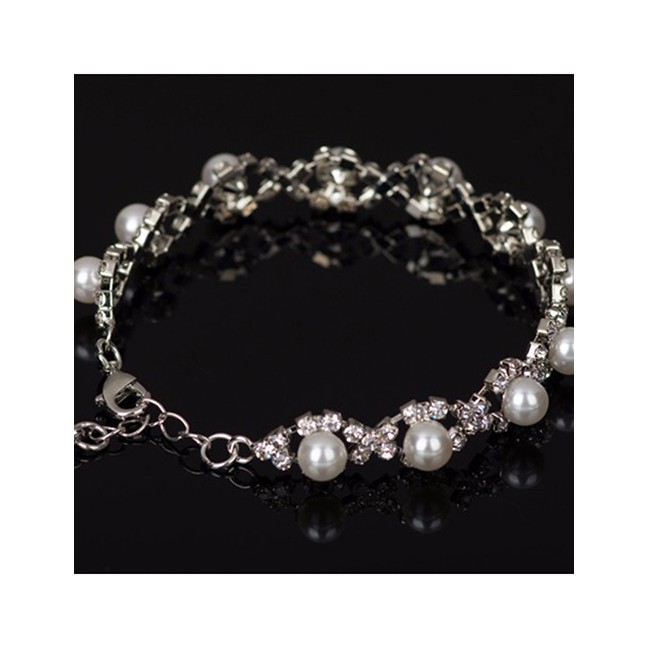 LRC Gelang Tangan Fashion Silver Diamond Bracelet With Diamonds F83407