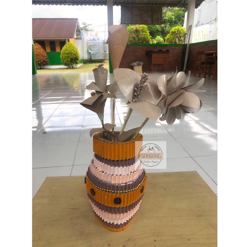 

Vas Bunga Berbahan Kardus