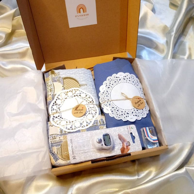 

HAMPERS/KADO/GIFT BOX PAKET MUSLIMAH (P.O)