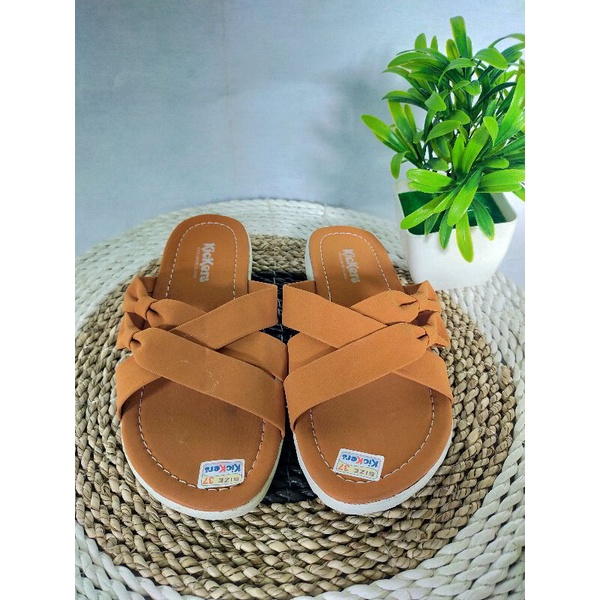 SANDAL KICKERS WANITA / SANDAL SELOP KICKERS FLAT