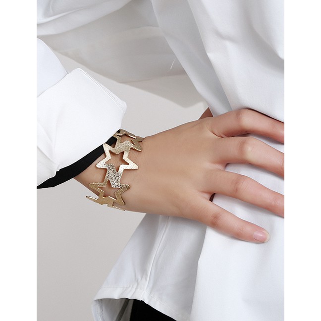 LRC Gelang Tangan Fashion Gold Color Hollow Five-pointed Star Alloy Bracelet K74992