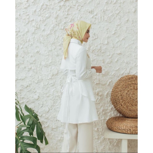 Nicole Blouse Wearing Klamby Vanila Size S