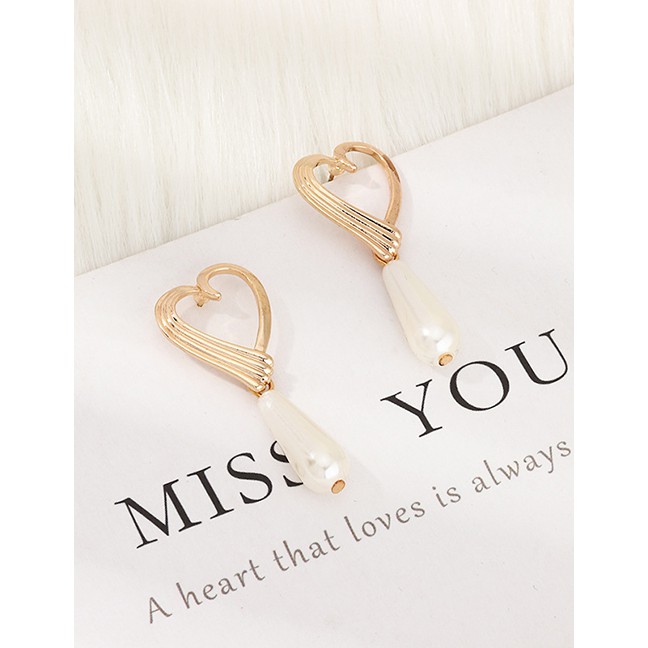 LRC Anting Tusuk Fashion Golden Alloy Hollow Heart Pearl Earrings D91975