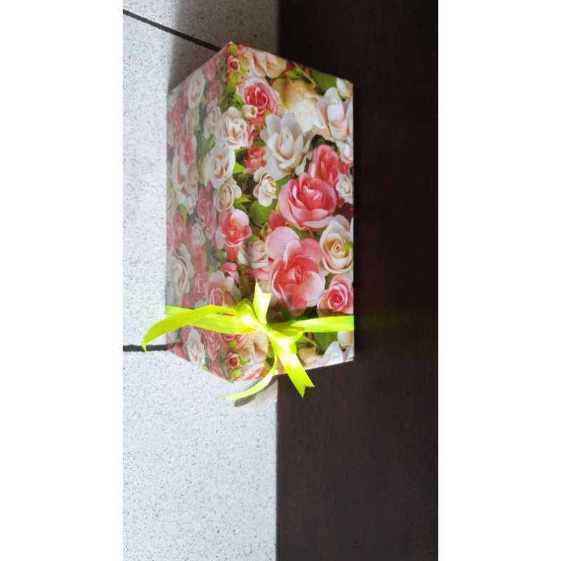 

Kertas Kado +Pita+Kartu ucapan