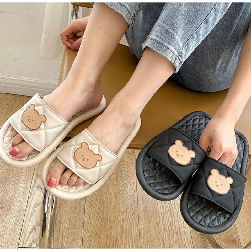 Sandal wanita pakaian musim panas 2022 pasangan baru kartun beruang lucu dalam ruangan rumah tangga non-slip mandi sandal