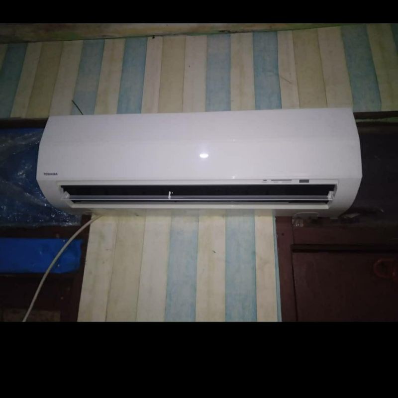 Ac toshiba 1/2pk ac split 1/2pk toshiba ac 1/2pk toshiba ac 1/2pk second like new ac 1/2pk garansi
