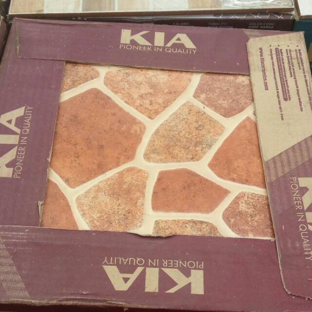 Keramik lantai 30x30 motif batu coklat