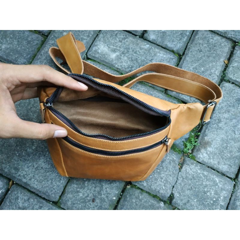 Tas Pria Slingbag Kulit Sapi Asli Model Terbaru