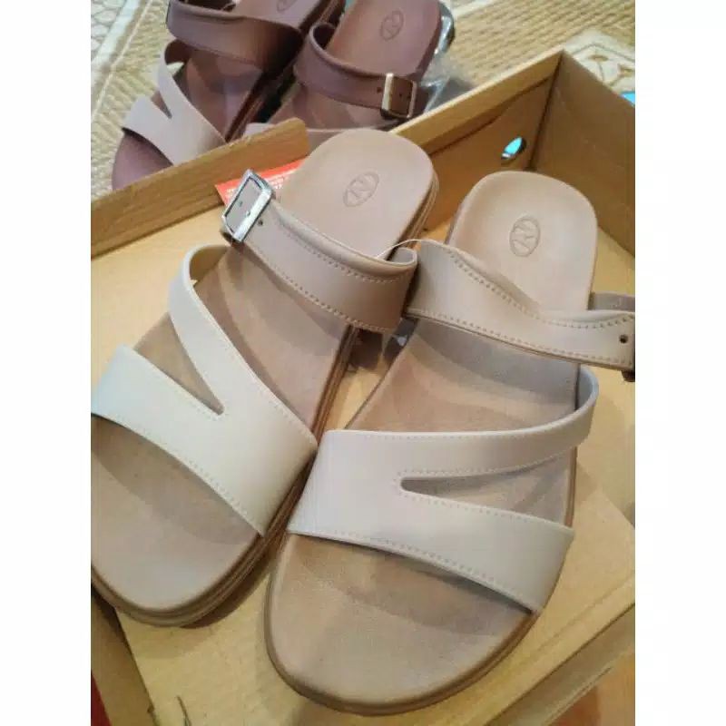 SANDAL SLOP TALI WANITA NEW ERA