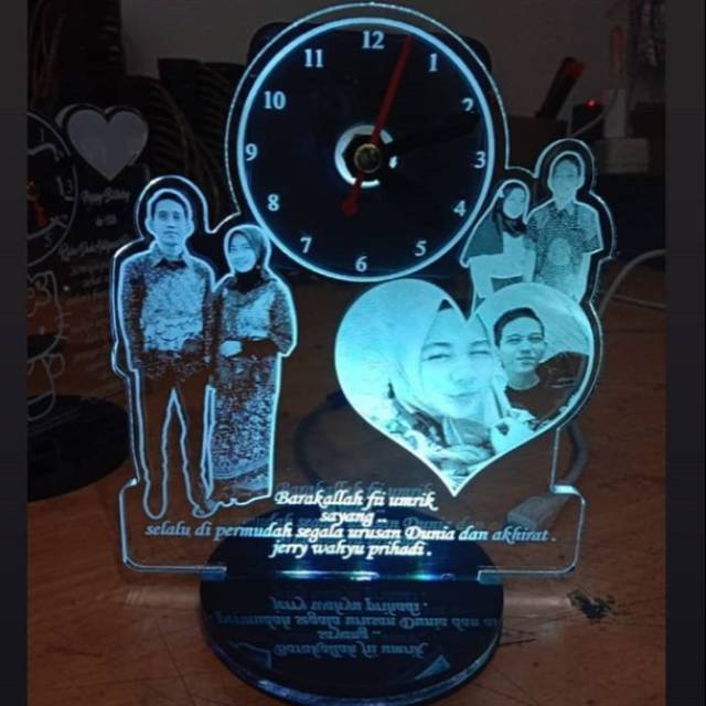 Kado Ultah Unik Jam Akrilik Custom