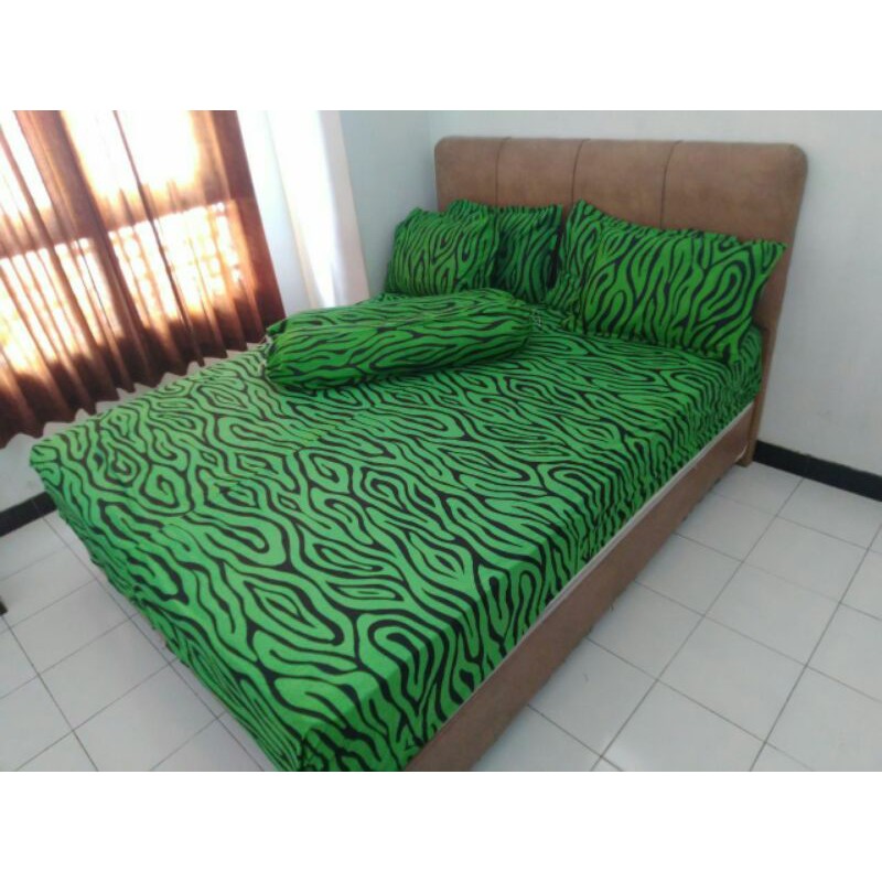 sprei batik motif zebra ukuran 180 cm x 200 cm dengan 4 bantal dan 2 guling