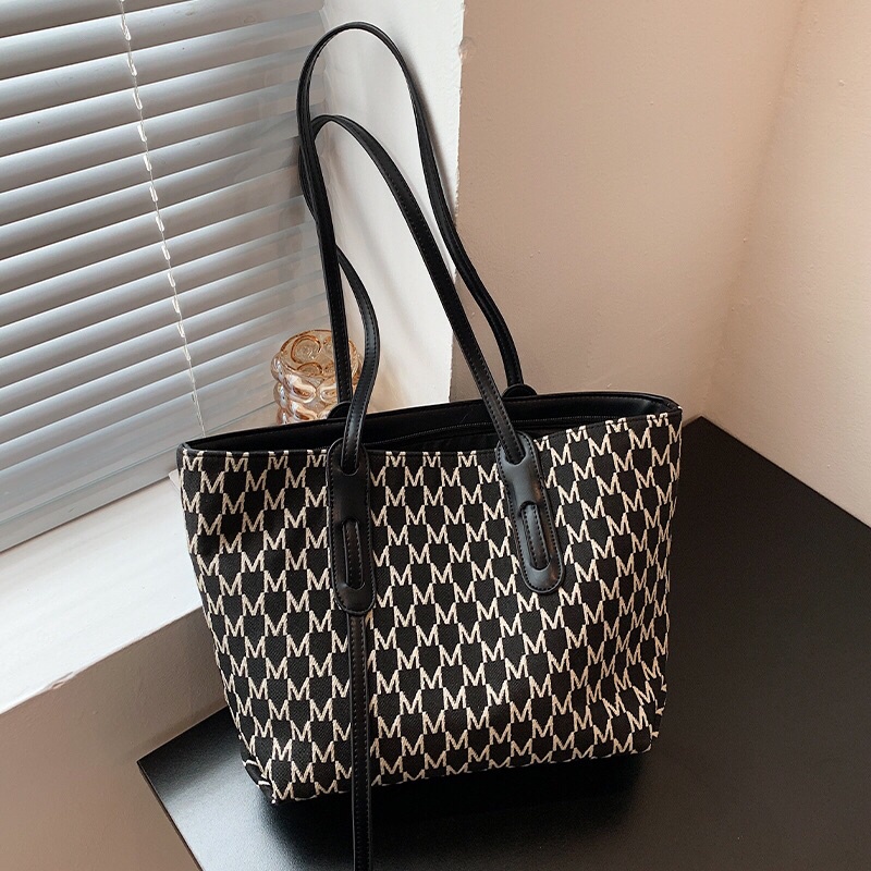 SG7703 syafniegalery tote bag import motif M