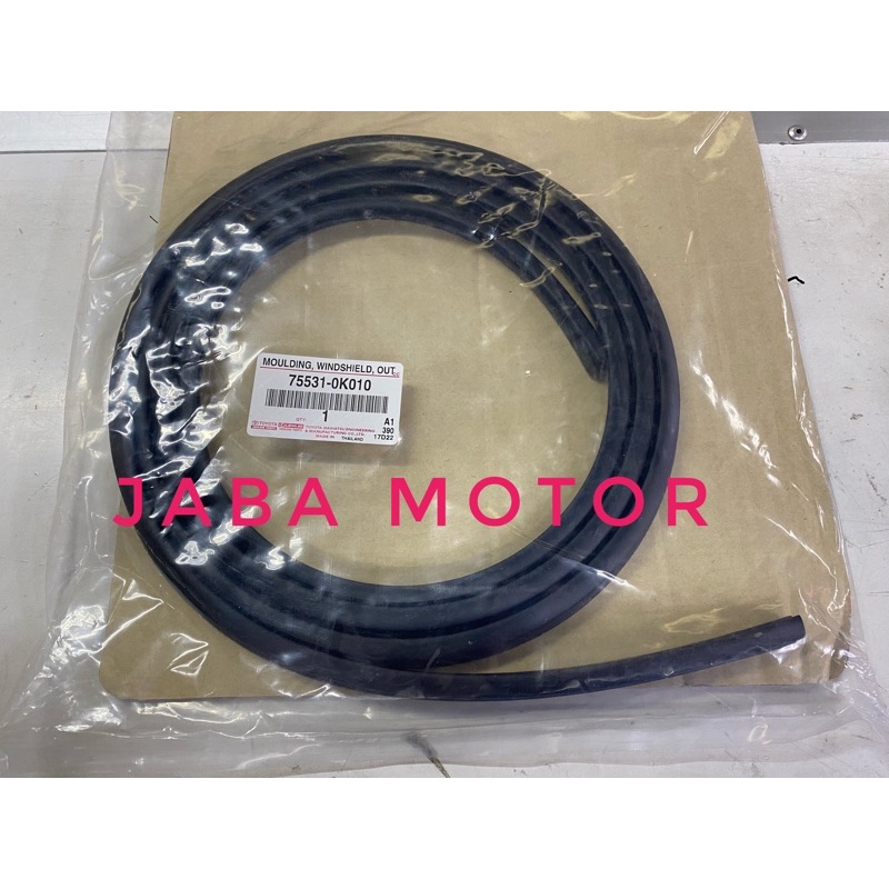 Karet kaca depan Hilux-Fortuner 2006-2015 original