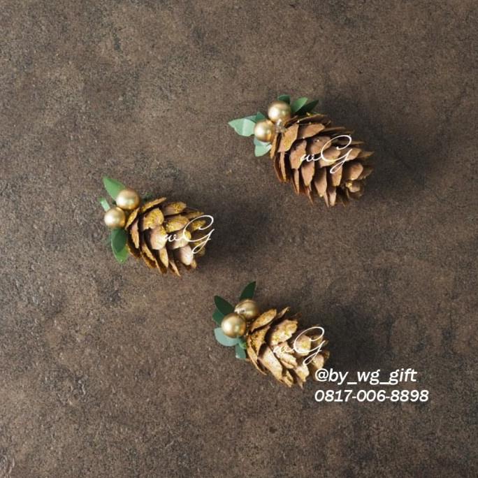 

HIASAN NATAL: BUAH PINUS GLITER EMAS DENGAN LOBI & DAUN; 1 PACK: 1 PC POPULER