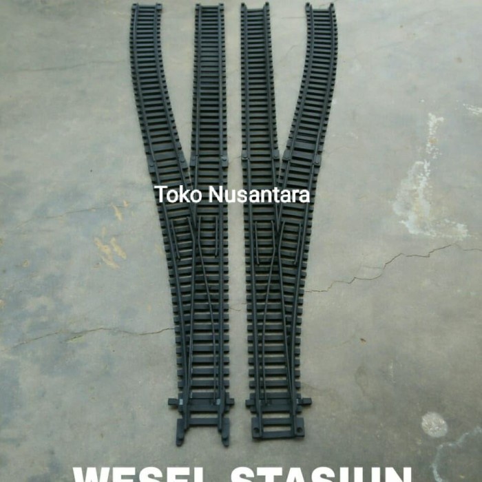 Quie / Wesel Stasiun Rel Miniatur Kereta Api Rail King Kekinian Terlaris