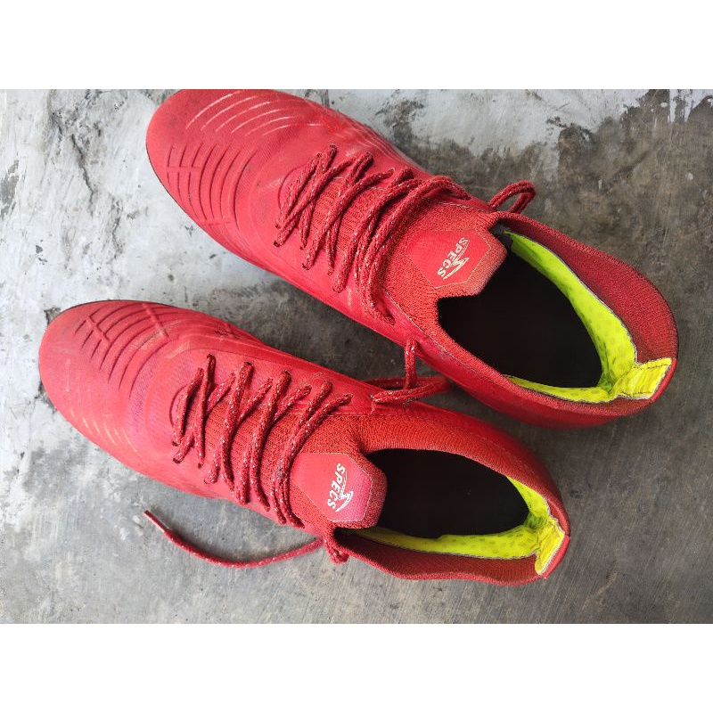 Sepatu bola specs illuzion 2 size 40