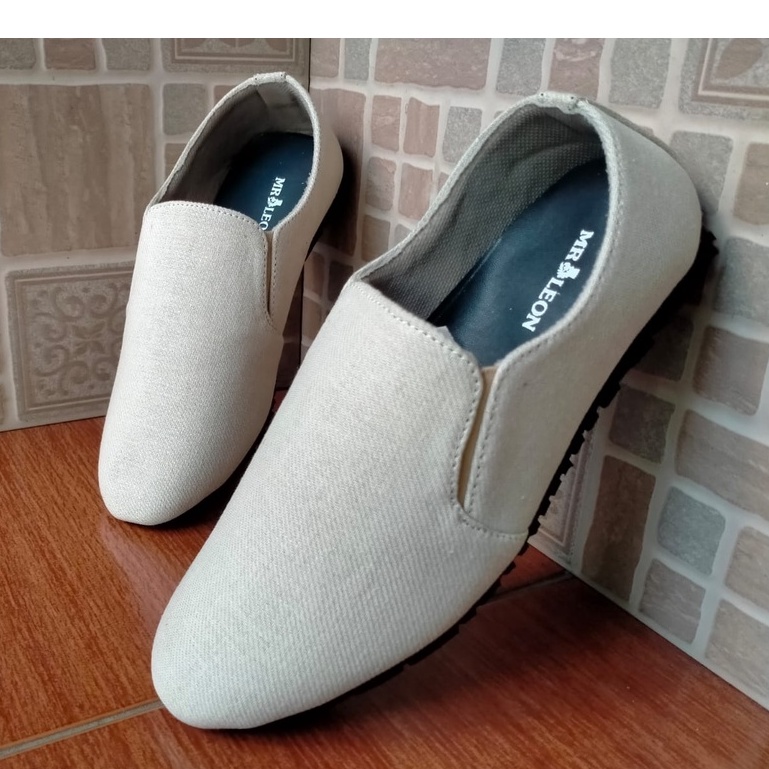 Enoz X Slim - Sepatu Slip On Casual Santai Pria Bahan Kanvas Slop Flat Selop Slip Kasual Formal Kerja Jalan Work Ringan Kuat Nyaman Warna Cream