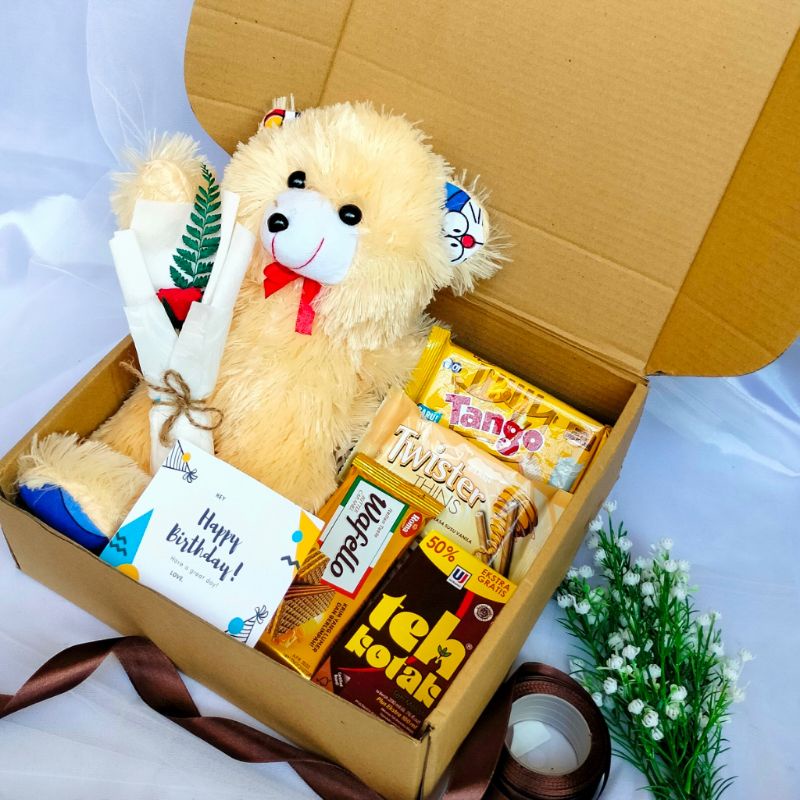 HAMPERS MIX BONEKA + JAJAN / HAMPERS KADO ULANGTAHUN WISUDA WEDDING GRAFUATION TERMURAH TERLARIS