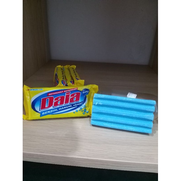 DAIA SABUN BATANGAN BIRU UNTUK MEMBERSIHKAN TOILET AIR BIRU 1 PCS