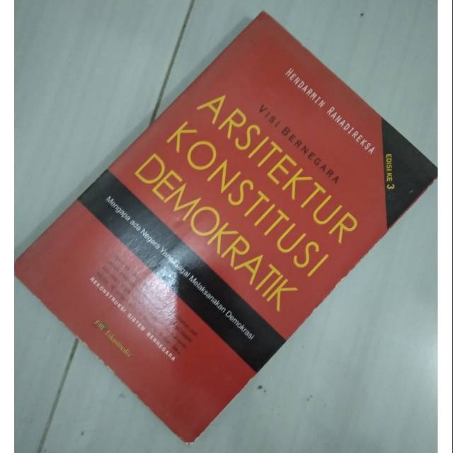 Arsitektur Konstitusi Demokratik - Hendarmin Ranadireksa