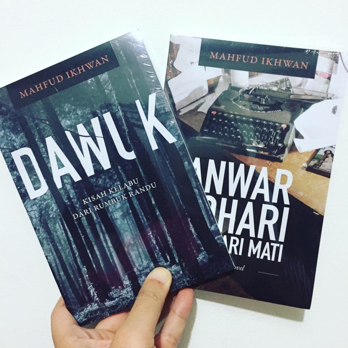 

FLASH SALE!!! PAKET NOVEL DAWUK DAN ANWAR TOHARI MENCARI MATI BY MAHFUD IKHWAN TERLARIS