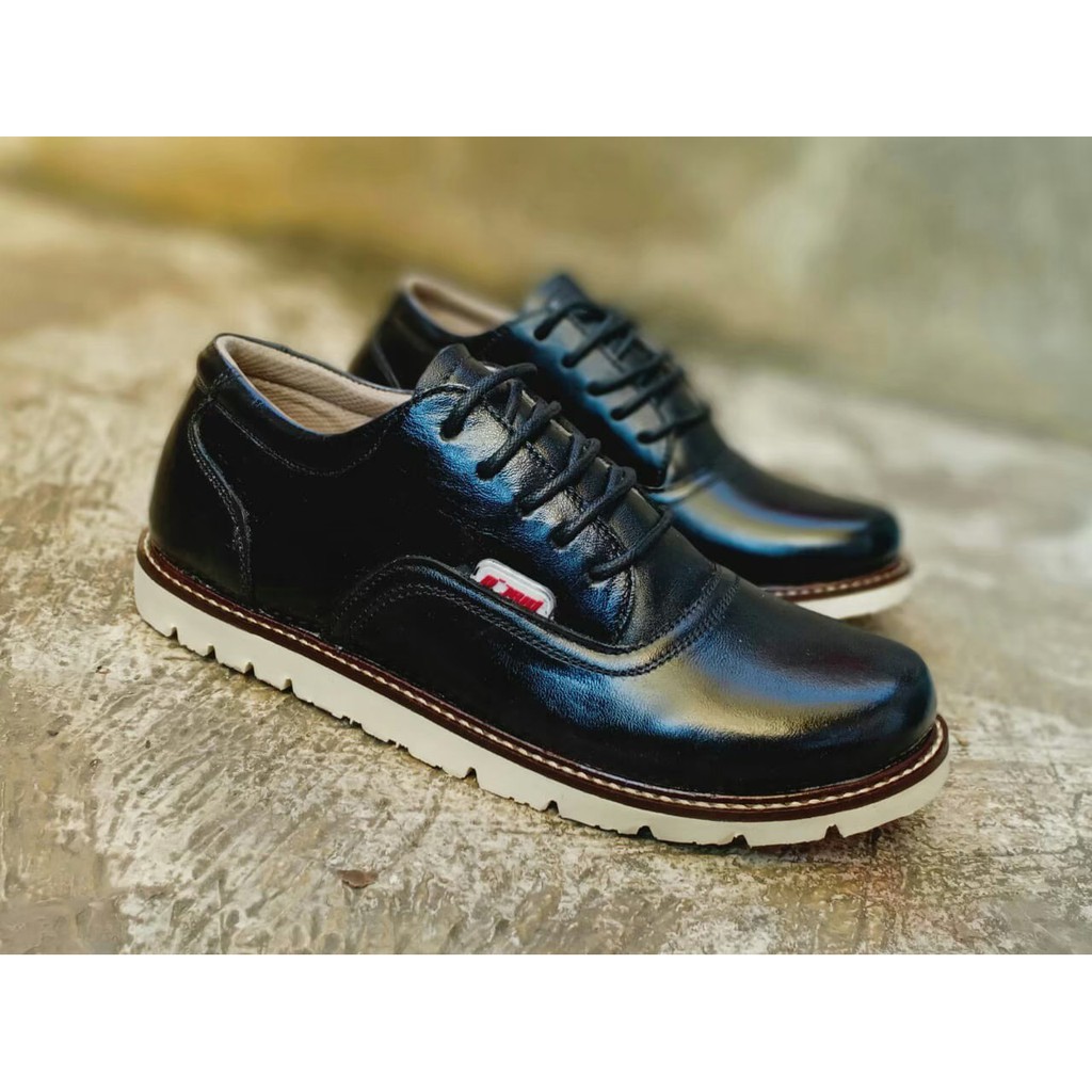 Sepatu Kulit Pria Casual Santai Sepatu Sneakers Cowok Kasual Santai Original Terbaru kulit Asli
