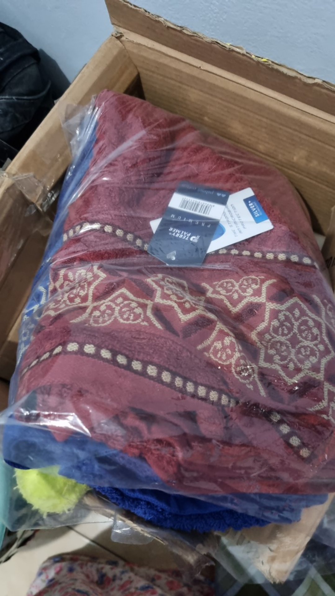 Promo Handuk Terry Palmer Premium 70x135 Cm Random - Handuk Dewasa