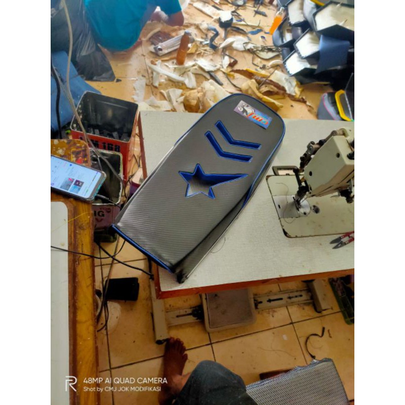 jok slim cb glatik motif lubang lis biru