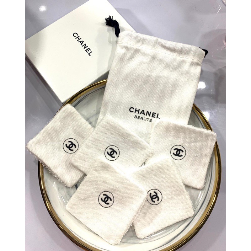 Chanel face wash cloth with pouch