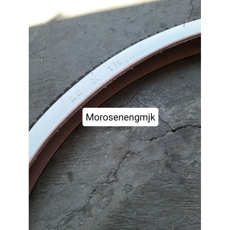 Ban luar sepeda 28 x 1 1/2 Hitam Putih