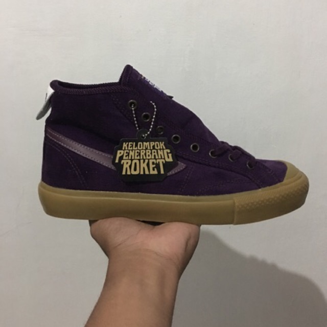 Sepatu Compass X Kelompok Penerbang Roket Rey Marshall