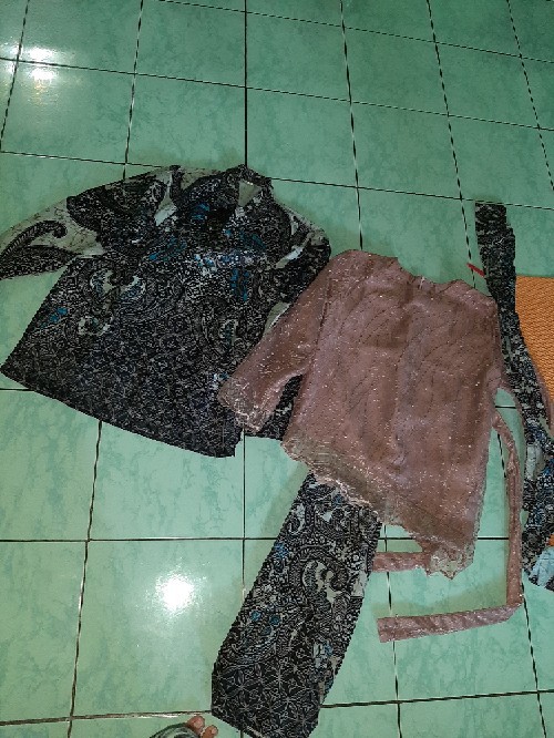 Batik Seragam Couple Azela Lace Bordir Premium Bahan Roberto Cavali Ori Kancing Belakang